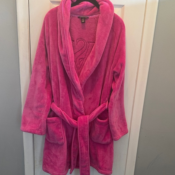 Victoria's Secret Other - Victoria’s Secret Pink Plush Bathrobe